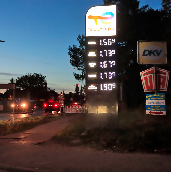 Ceny paliwa w Polsce szybuj w gr. A jak jest w Niemczech? Mieszkaniec: Tyle za paliwo zapacimy za szlabanem
