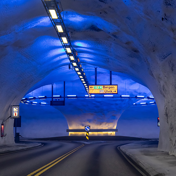 Norwegowie buduj� gigantyczne tunele tanio, a my kr�tkie - drogo. I jeszcze jeste�my z tego dumni