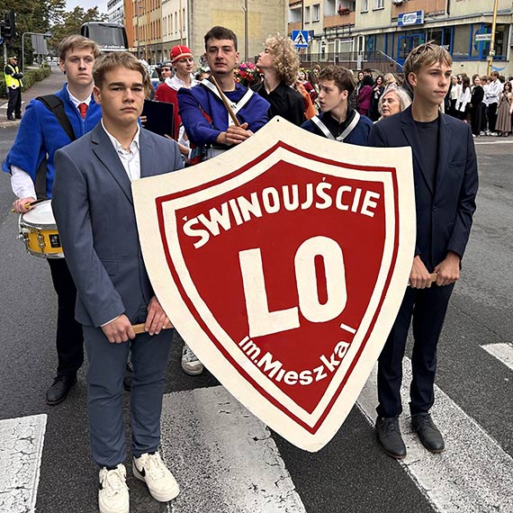 Jubileusz 80 lat i bal absolwent�w na fina�