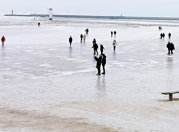 Lodowisko marze� w �winouj�ciu. Za darmo. Na �wie�ym powietrzu. Od morza po miasto