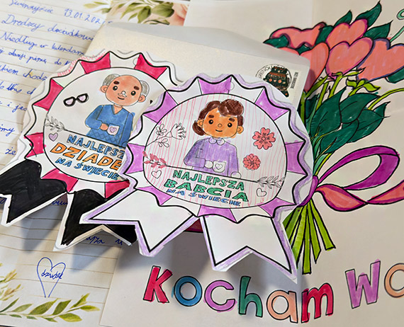 Laurka dla dziadków dotarła po dwóch miesiącach. Dziewczynka ze Świnoujścia w końcu odetchnęła z ulgą