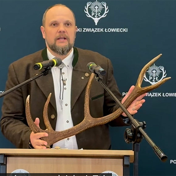 Le�ne z�oto kusi w lasach. Polski Zwi�zek �owiecki przypomina: zrzuty mo�na zbiera�, ale nie za wszelk� cen�