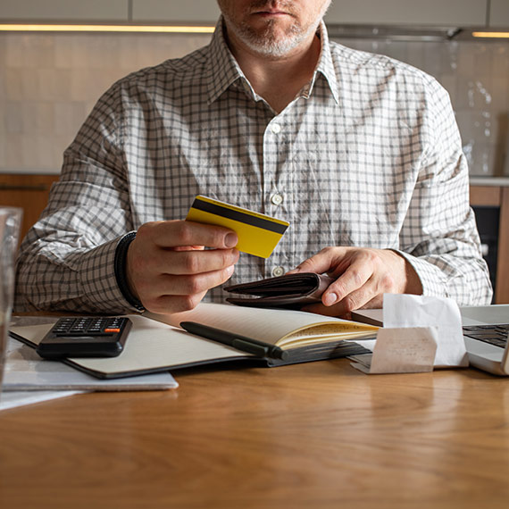 Millenialsi nap�dzaj� popyt, a Zetki nie wierz� w technologi� elektryczn�. Jak wygl�da zakup samochodu w 2026?