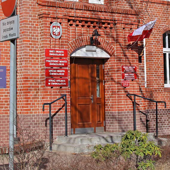 Sp�nialskich zapraszamy do urz�du