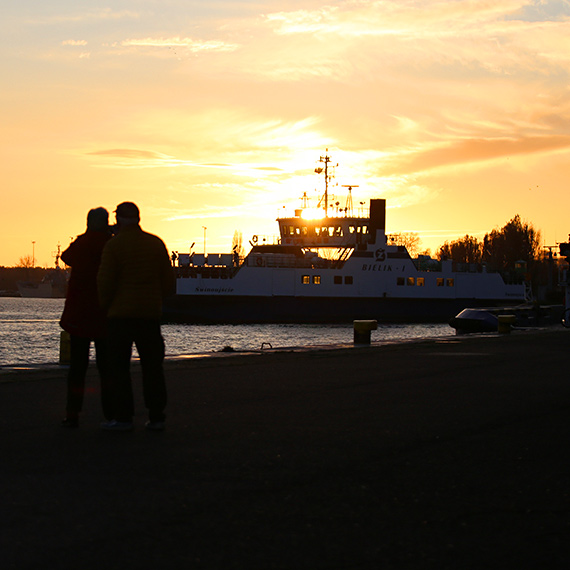 Awaria promu Bielik II. Wprowadzono komunikację zastępczą na przeprawie Warszów