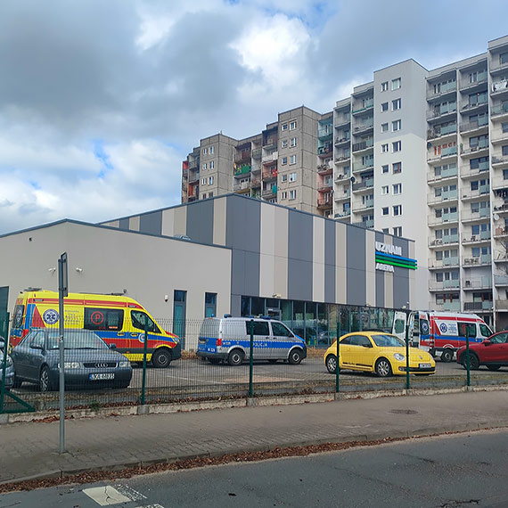 Dramat na basenie w Świnoujściu. Mężczyzna reanimowany po wyciągnięciu z wody