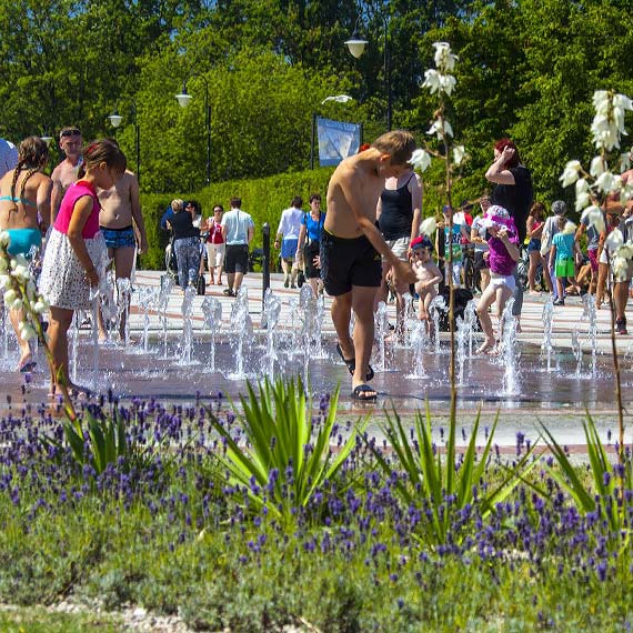 Czas na refleksje przy fontannie