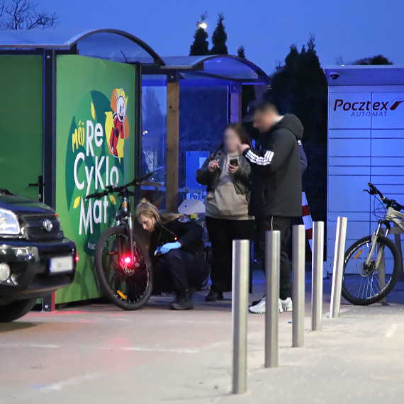 Odzyskany rower na parkingu Biedronki. Wskazali go �wiadkowie