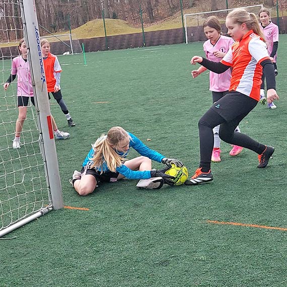 Mistrzostwa Miasta �winouj�cie w pi�ce no�nej dziewcz�t i chlopc�w w ramach Igrzysk Dzieci