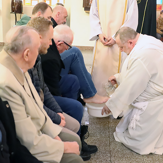 Od czwartkowej mszy świętej wieczerzy pańskiej rozpoczęły się obchody Triduum Paschalnego; męki, śmierci i zmartwychwstania Chrystusa
