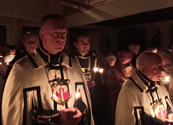 Wielkosobotni ogień przed sanktuarium obwieścił świąteczną radość. Zabrzmiało gromkie Alleluja!