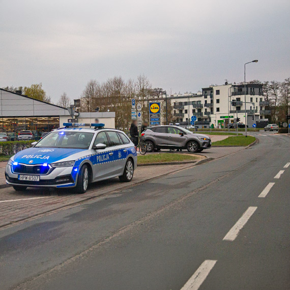 Wtorek pe�en zdarze� - seria kolizji i potr�cenie rowerzystki w �winouj�ciu