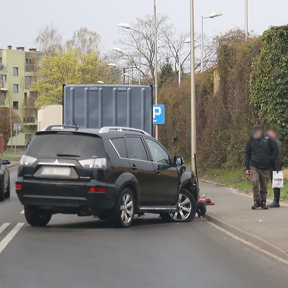 Poranny incydent przy Wybrzeżu Władysława IV. Kolizja i mandat dla 20-latki