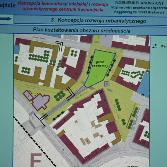 Niemcy ostrzegali już w 2009 roku. „Nie przebudowujcie Placu Wolności bez podziemnego parkingu”. Dziś centrum Świnoujścia dusi się od chaosu