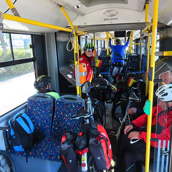 Autobus zamiast promu. Rowerzyści przecierali oczy ze zdumienia