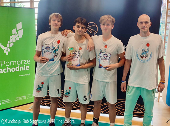 Turniej koszyk�wki 3x3 w �winouj�ciu pe�en niespodzianek. Gospodarze w�r�d najlepszych