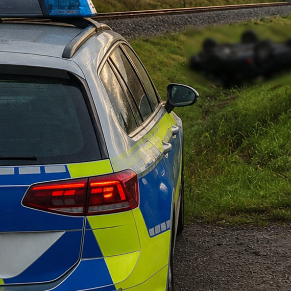 Wypadek drogowy z jedną ofiarą śmiertelną i dwiema osobami w stanie zagrożenia życia na wyspie Uznam (powiat Vorpommern-Greifswald)