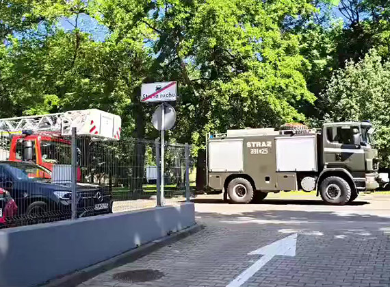 Alarm bombowy w szpitalu. Na miejscu wszystkie służby