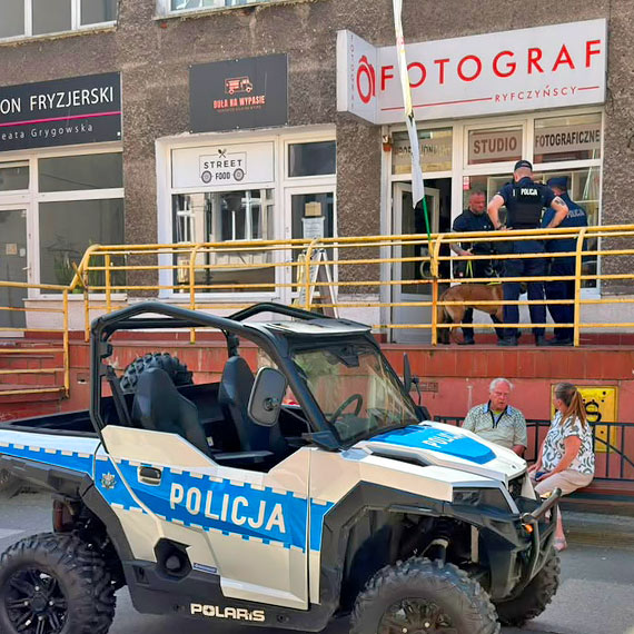Mail o podłożeniu ładunku trafił do redakcji iswinoujscie.pl. Na miejscu pojawiła się policja