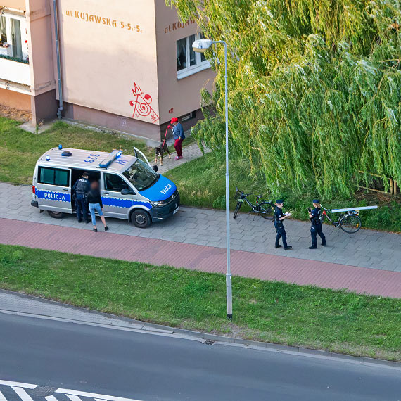 Zderzenie rowerzyst�w na 11 Listopada. 84-latek z urazem g�owy trafi� do szpitala